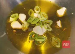 Illustration of how to make Mushu Pork 4