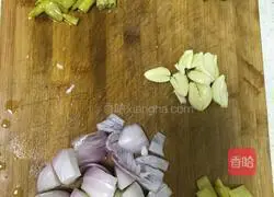 Illustration of how to cook chicken with potatoes 3