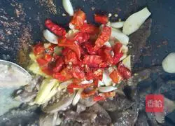 Illustration of how to make dry-fried pork offal 5