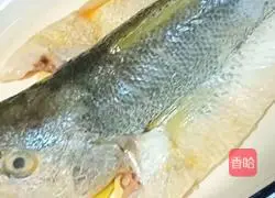 Illustration of how to make steamed yellow croaker 6