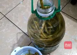 Illustration of how to make fried pork belly with sour beans 1