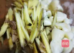 Illustration of how to make fried pork liver and sausage 2