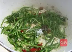 Illustration of how to make spicy stir-fried shredded pork with white jade mushroom 9