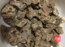 Illustration of how to make braised beef in a pot (home-cooked version) 5