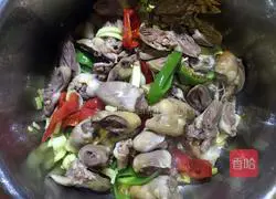 Illustration of how to make spicy stir-fried chicken hearts 5