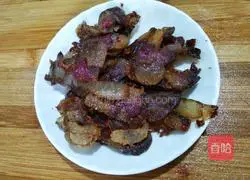 Illustration of how to make stir-fried sausages with lettuce, ginger, carrots 14