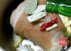 Illustration of how to make secret sauce elbow 4