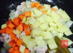 Illustration of how to make curry potato and chicken 4