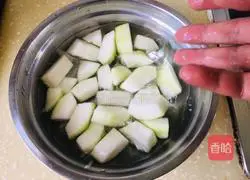 Illustration of how to make braised beef brisket and stewed winter melon in casserole 2