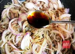 Illustration of how to make fried meat with potatoes and onions 22