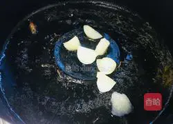 Illustration of how to make delicious small sea shrimps and braised zucchini 9