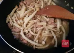 Illustration of how to make stir-fried lean meat with crab-flavored mushrooms 5