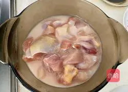 Illustration of how to make garlic chicken thighs 2
