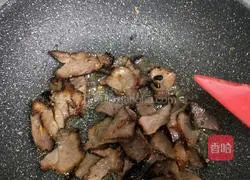 Illustration of how to make fried cabbage with bacon 10