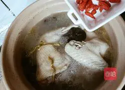 How to stew chicken with dendrobium Huoshan Illustration 9