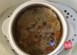 Illustration of how to stew pork with longan, wolfberry, American ginseng and ginseng 4 