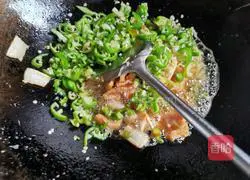 Illustration of how to make a bowl of Xiang flavor 6