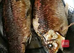 Illustration of braised crucian carp with tofu 5