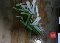 Illustration of how to make fried shredded pork with celery 4