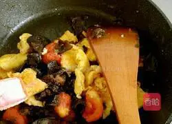 Illustration of how to make fried fungus with tomatoes and eggs 13