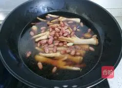 Illustration of how to make peanut stewed chicken feet 11