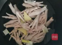 Illustration of home-style braised chicken feet 2