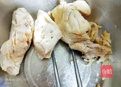 Illustration of how to make spicy shredded chicken 2