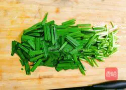 Illustration of how to make scrambled eggs with leeks 8