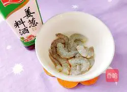 Illustration of how to stir-fry leeks and shrimps 4