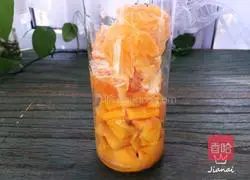 Illustration of how to make fruit and vegetable chicken breast salad 2