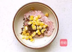 Illustration of how to make pickle tamales 3