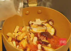 Illustration of how to make pork chop with mushrooms and tomato sauce 5