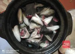 Illustration of how to make stuffed eel head in casserole 2