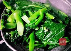 Illustration of how to make fried kale with sausage 4