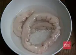 Illustration of how to make fried sausage with double peppers 2