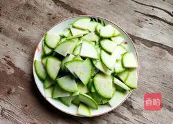 Illustration of how to make fried zucchini and sausage 1