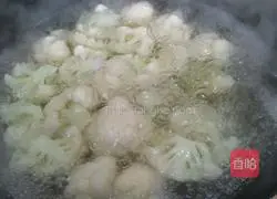 Illustration of how to make stir-fried cauliflower with meat 3