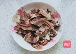 Illustration of how to cook beef head with chili pepper 2