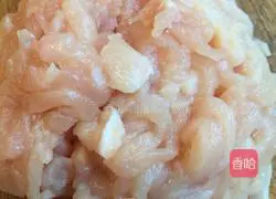 Illustration of how to make colorful chicken shreds with sauce 1