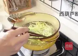 Illustration of how to make Korean bibimbap 10