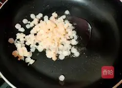 Illustration of how to make fried shrimp and celery 6