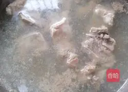 Taro braised pork ribs Practice illustration 3