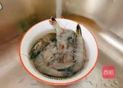 Illustration of braised prawns in oil 3