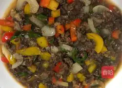 Illustration of how to make minced beef brisket with colored pepper 9