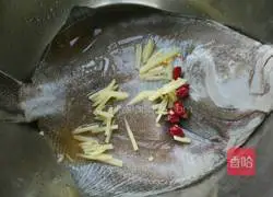 Illustration of how to make spicy turbot with chopped pepper 3