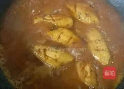 Illustration of how to make chicken wings stuffed with black soy sauce and wine 5