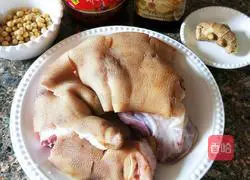 Illustration of how to roast pig's trotters 1