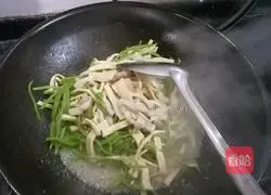 Illustration of how to make dried tofu, green pepper and shredded pork 5