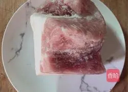 Illustration of how to make pork, cabbage and potato stewed vermicelli 1