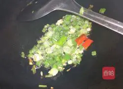 Illustration of how to make flower nail powder 4